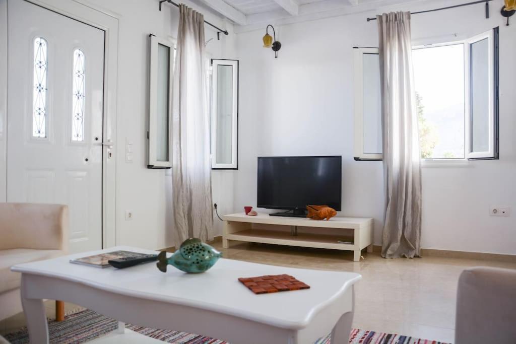 White Wave Villa, 3Min Walk From Beach Kamari  Exterior photo