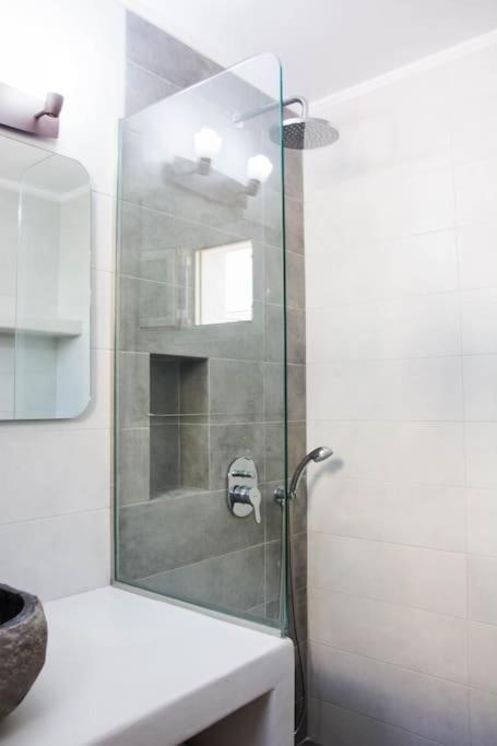 White Wave Villa, 3Min Walk From Beach Kamari  Exterior photo
