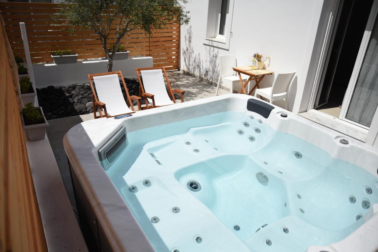 White Wave Villa, 3Min Walk From Beach Kamari  Exterior photo
